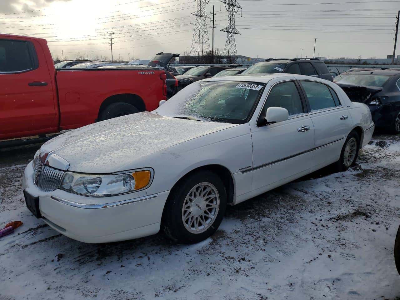 1998 Lincoln Town — lot COPART #56184576, Avariat Față