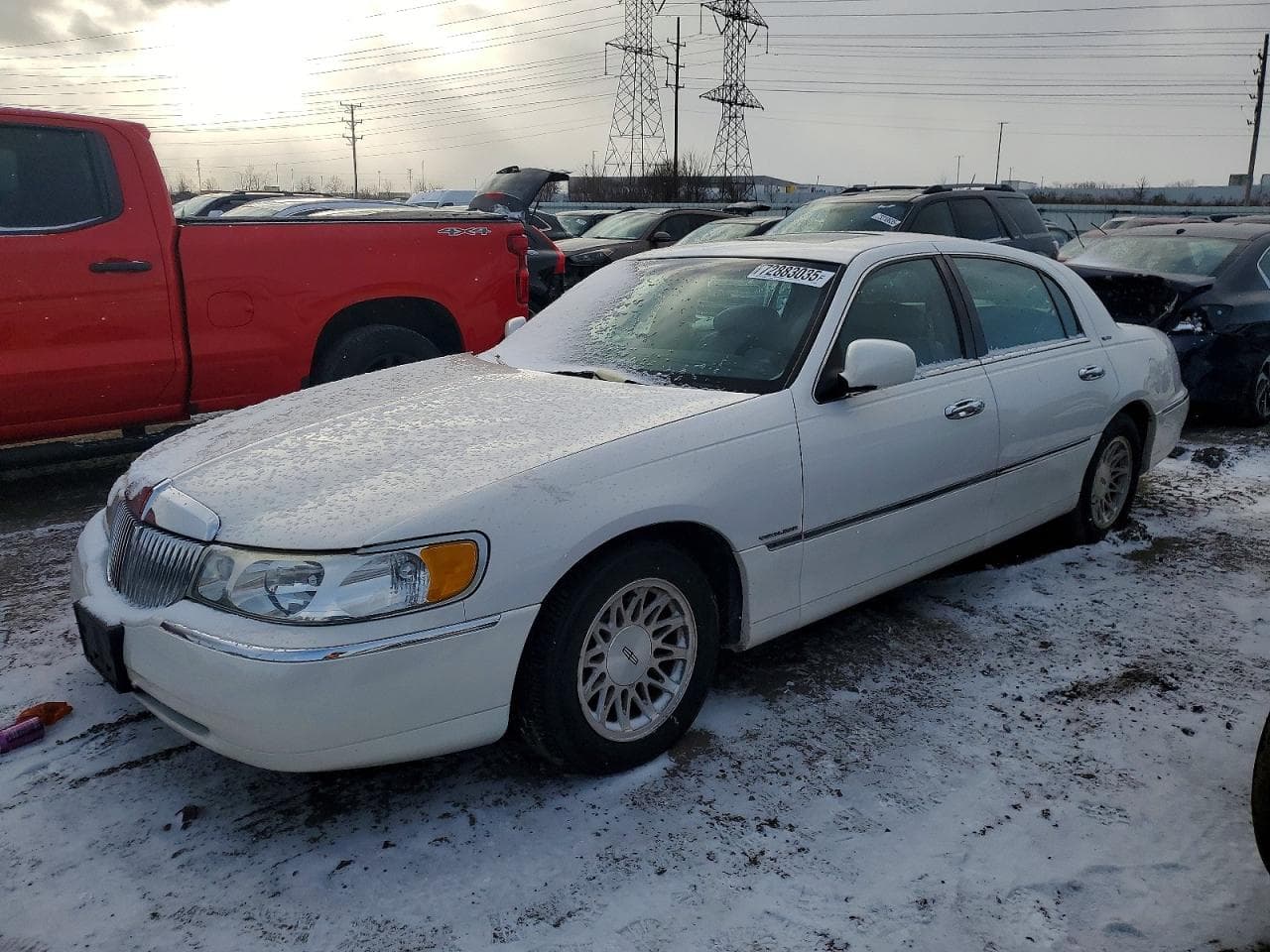 1998 Lincoln Town — lot COPART #56184576, Avariat Față