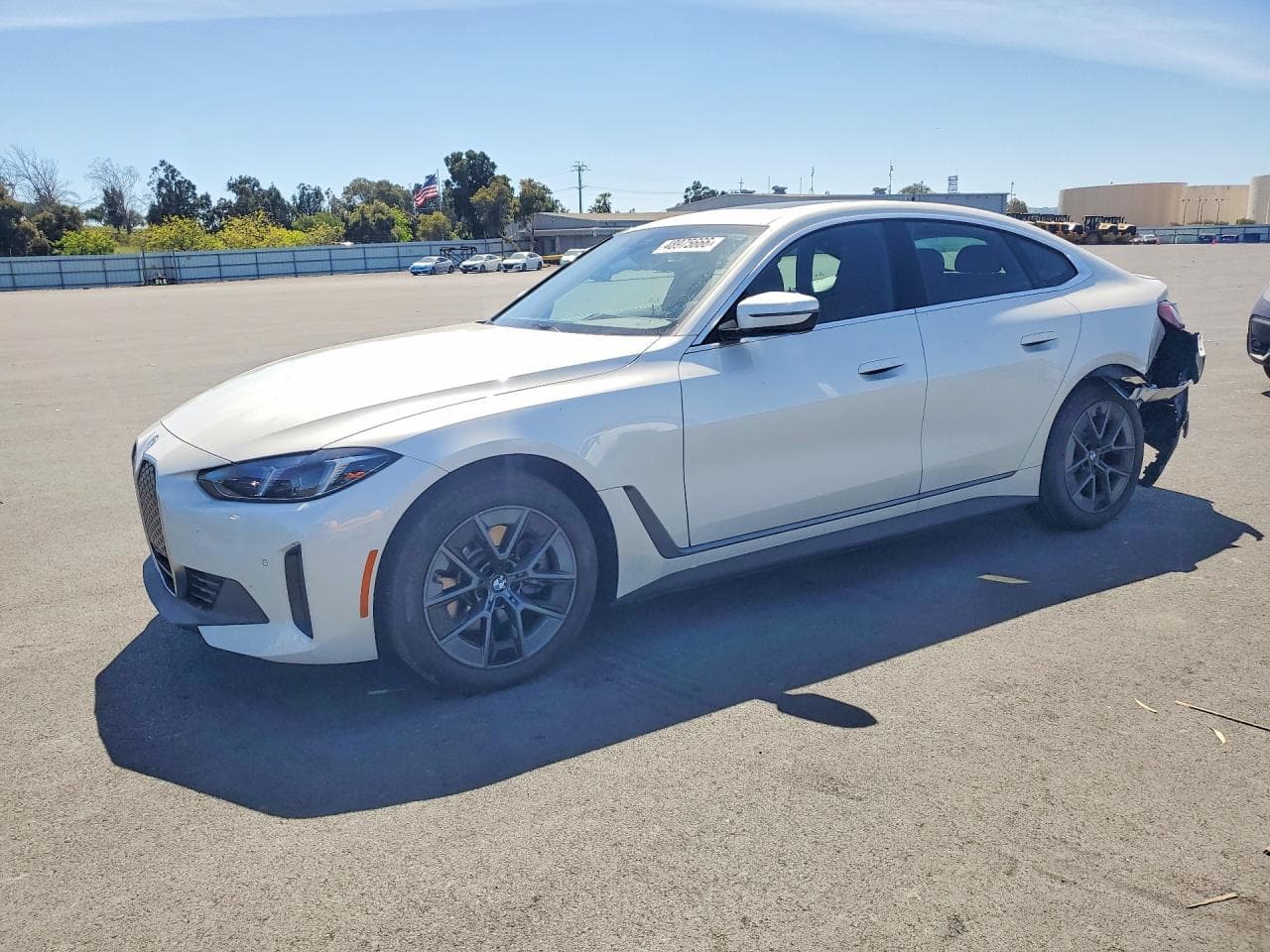 2025 BMW i4 — lot COPART #48975666, Avariat Spate