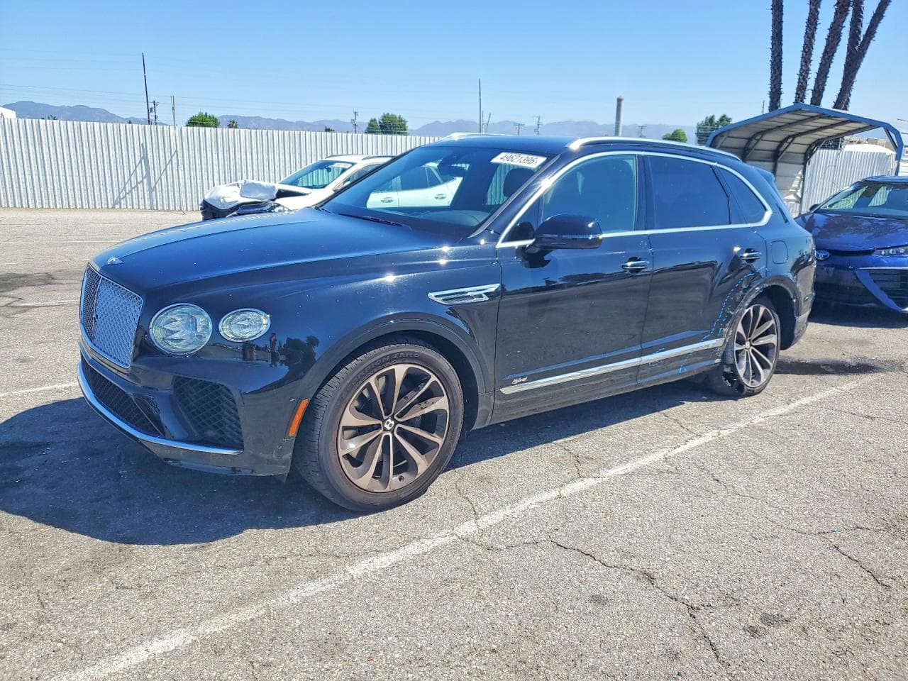 2021 Bentley Bentayga — lot COPART #49621396, Avariat Lateral