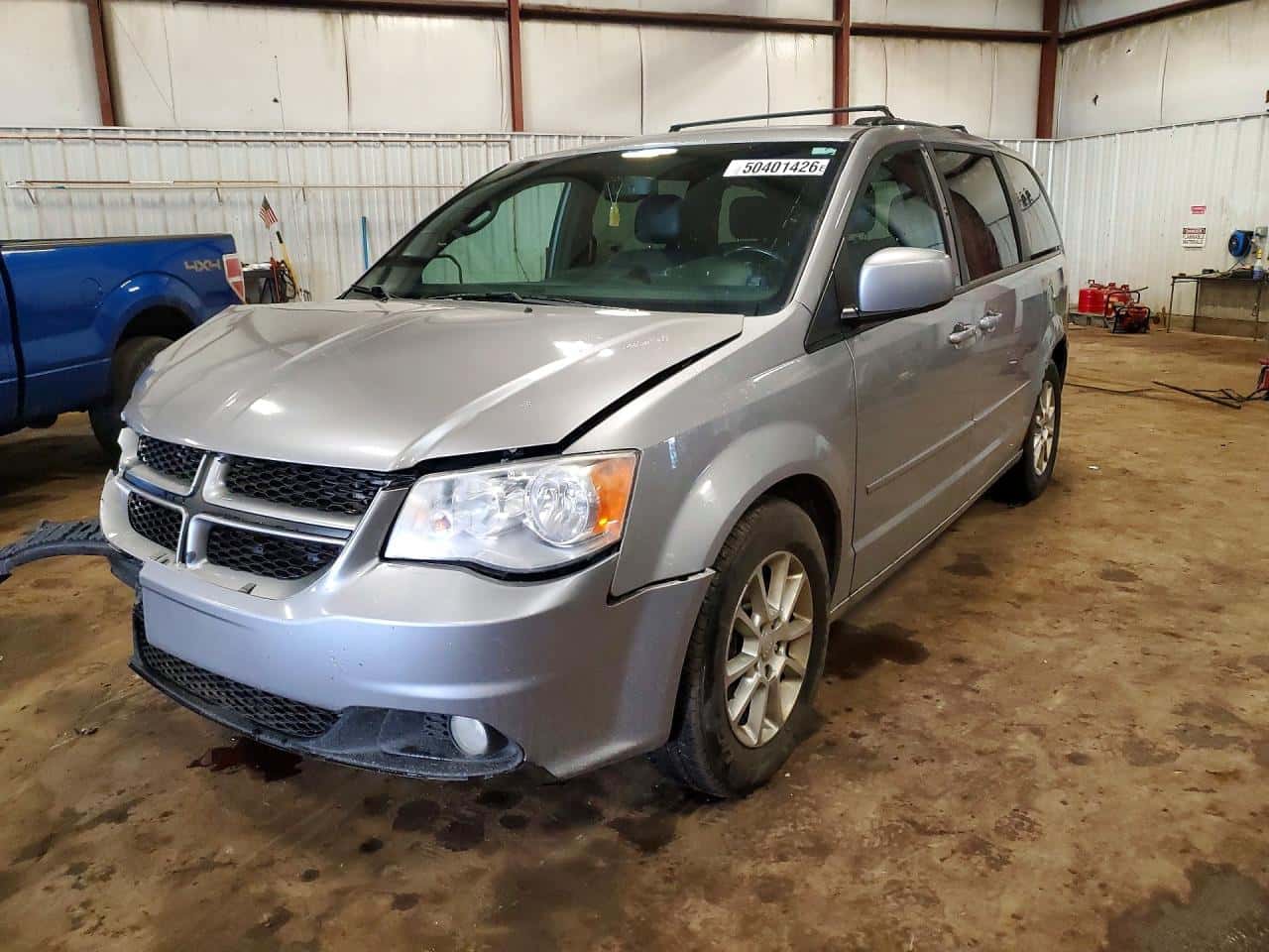 2013 Dodge Caravan — lot COPART #50401426, Avariat Față
