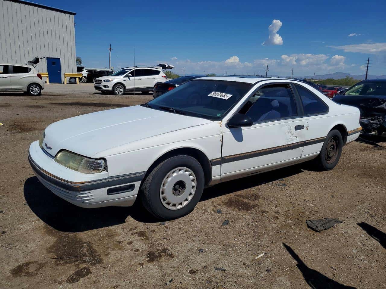 1989 Ford Thunderbird — lot COPART #58243686, Avariat Lateral