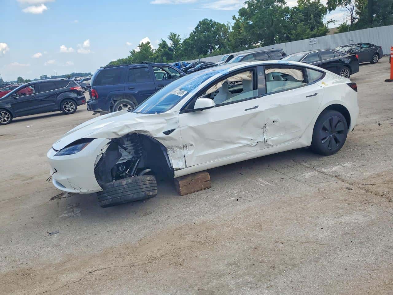 2025 Tesla Model 3 — lot COPART #61178656, Avariat Față