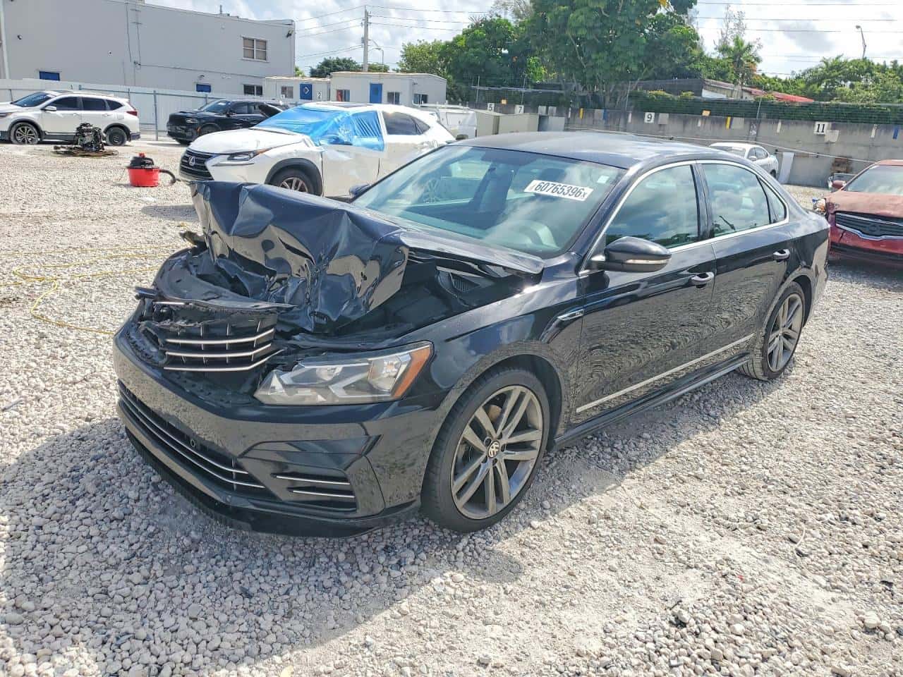 2017 Volkswagen Passat — lot COPART #60765396, Avariat Față