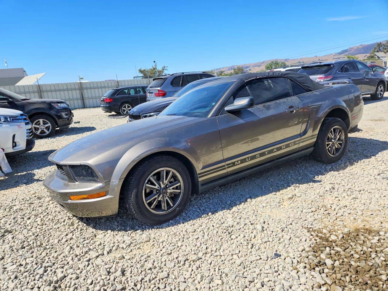 2005 Ford Mustang — lot COPART #60200966, Avariat Podea/Șasiu