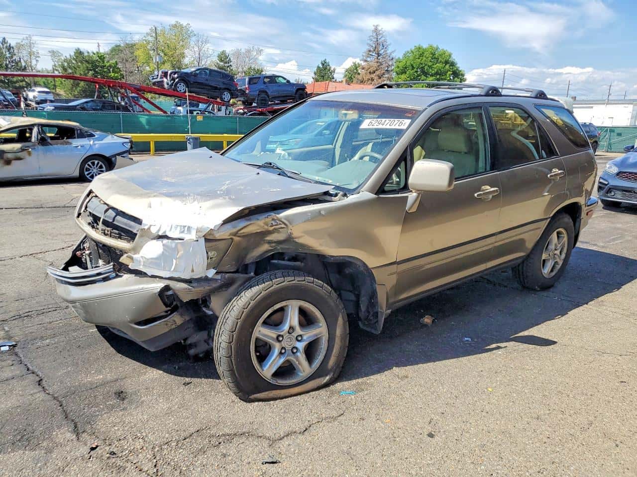 2000 Lexus RX — lot COPART #62947076, Avariat Față