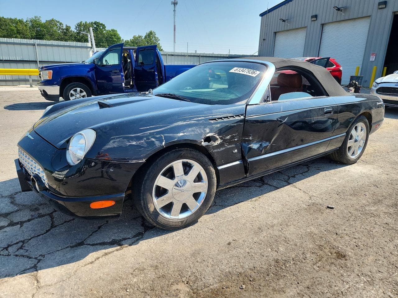 2003 Ford Thunderbird — lot COPART #61347936, Avariat Față