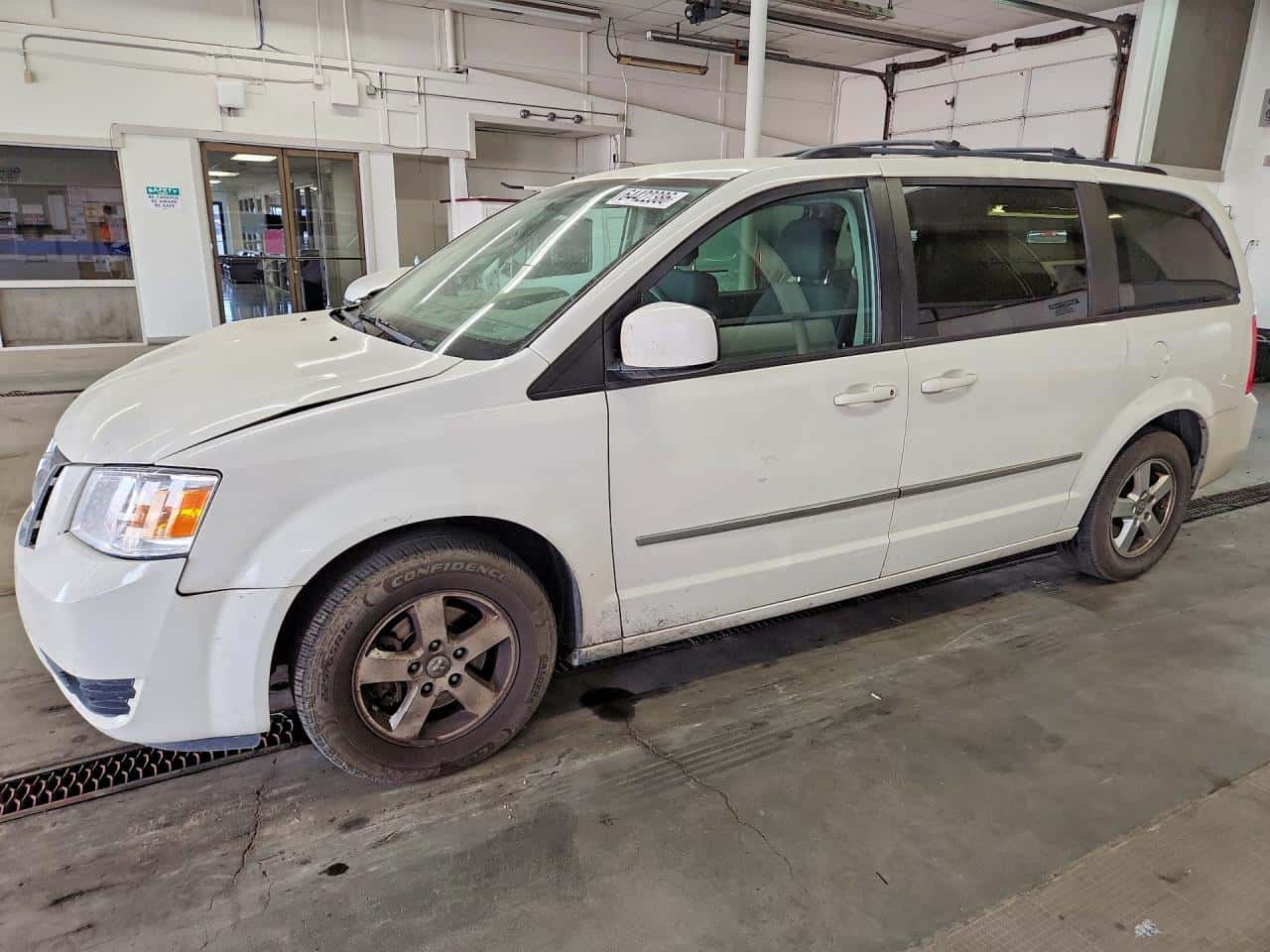 2010 Dodge Caravan — lot COPART #64422386, Avariat Față