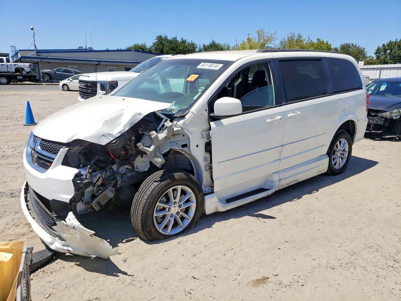 2013 Dodge Grand Caravan — lot COPART #64118616, Avariat Față