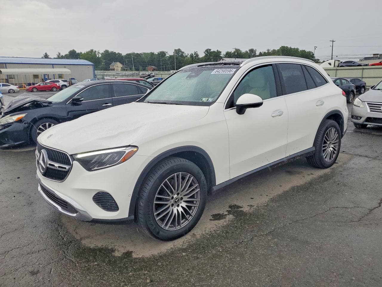 2026 Mercedes-Benz GLC — lot COPART #64258596, Avariat Față