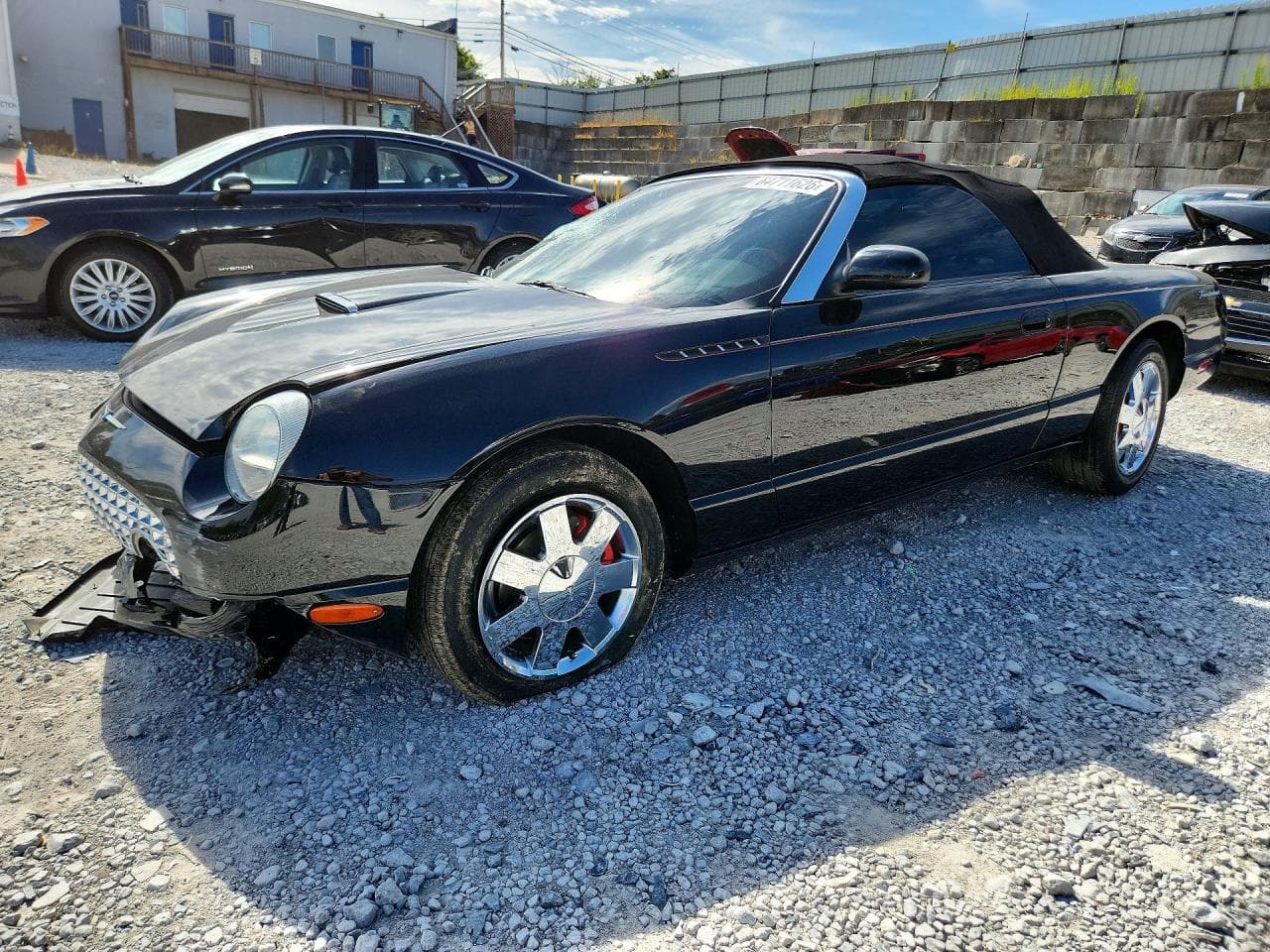 2002 Ford Thunderbird — lot COPART #64711626, Avariat Față