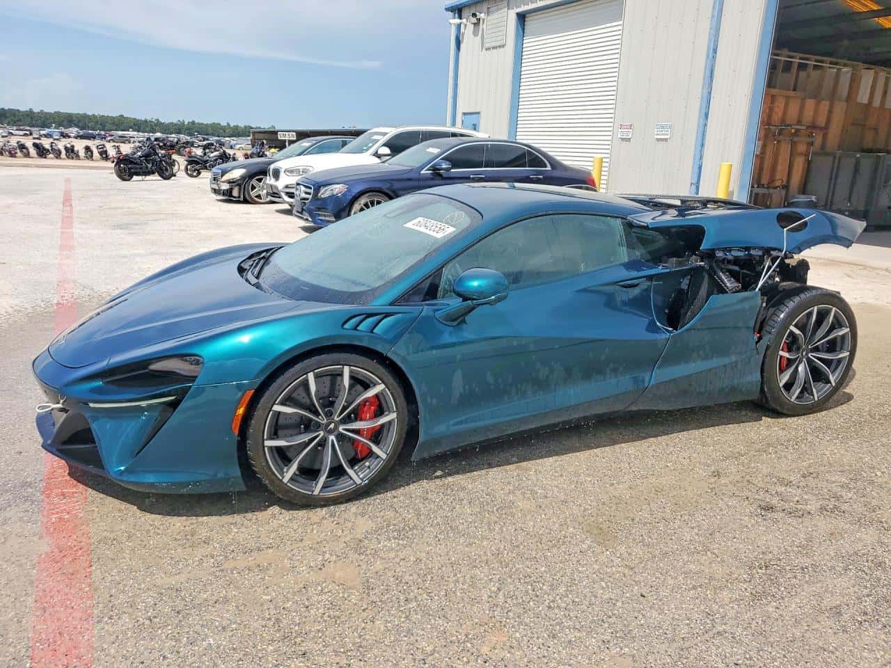 2023 McLaren Artura — lot COPART #60848556, Avariat Spate