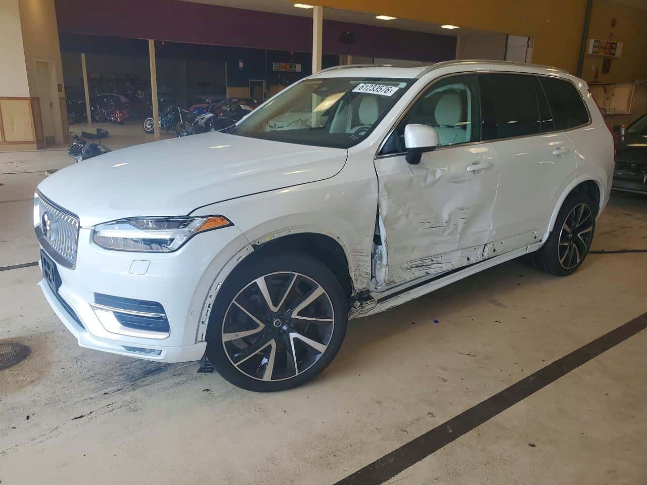 2023 Volvo XC90 — lot COPART #61233576, Avariat Lateral