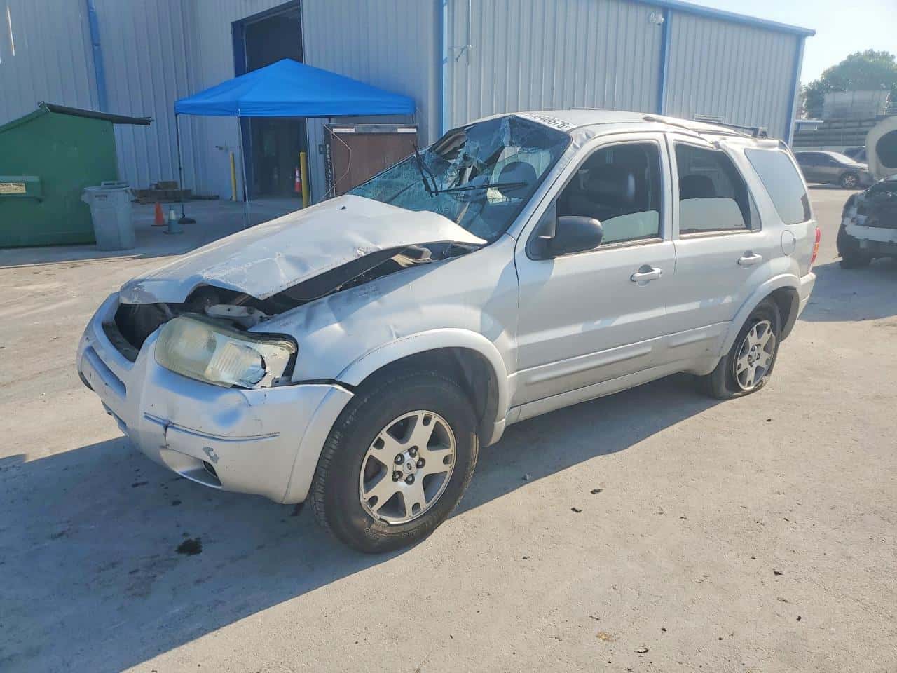 2004 Ford Escape — lot COPART #64840676, Răsturnare