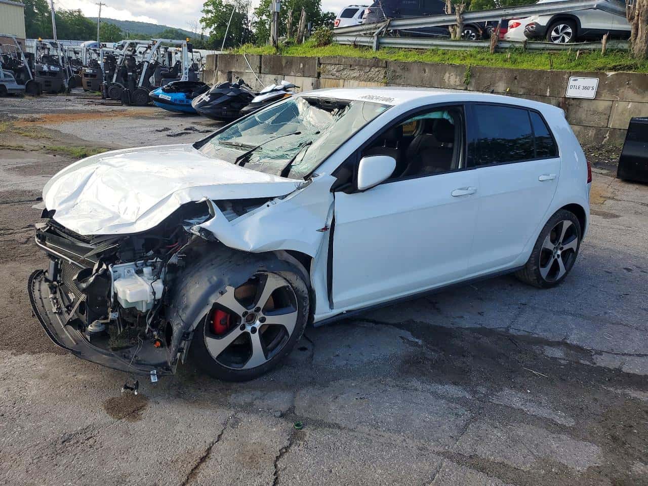 2017 Volkswagen GTI — lot COPART #65634106, Avariat Față