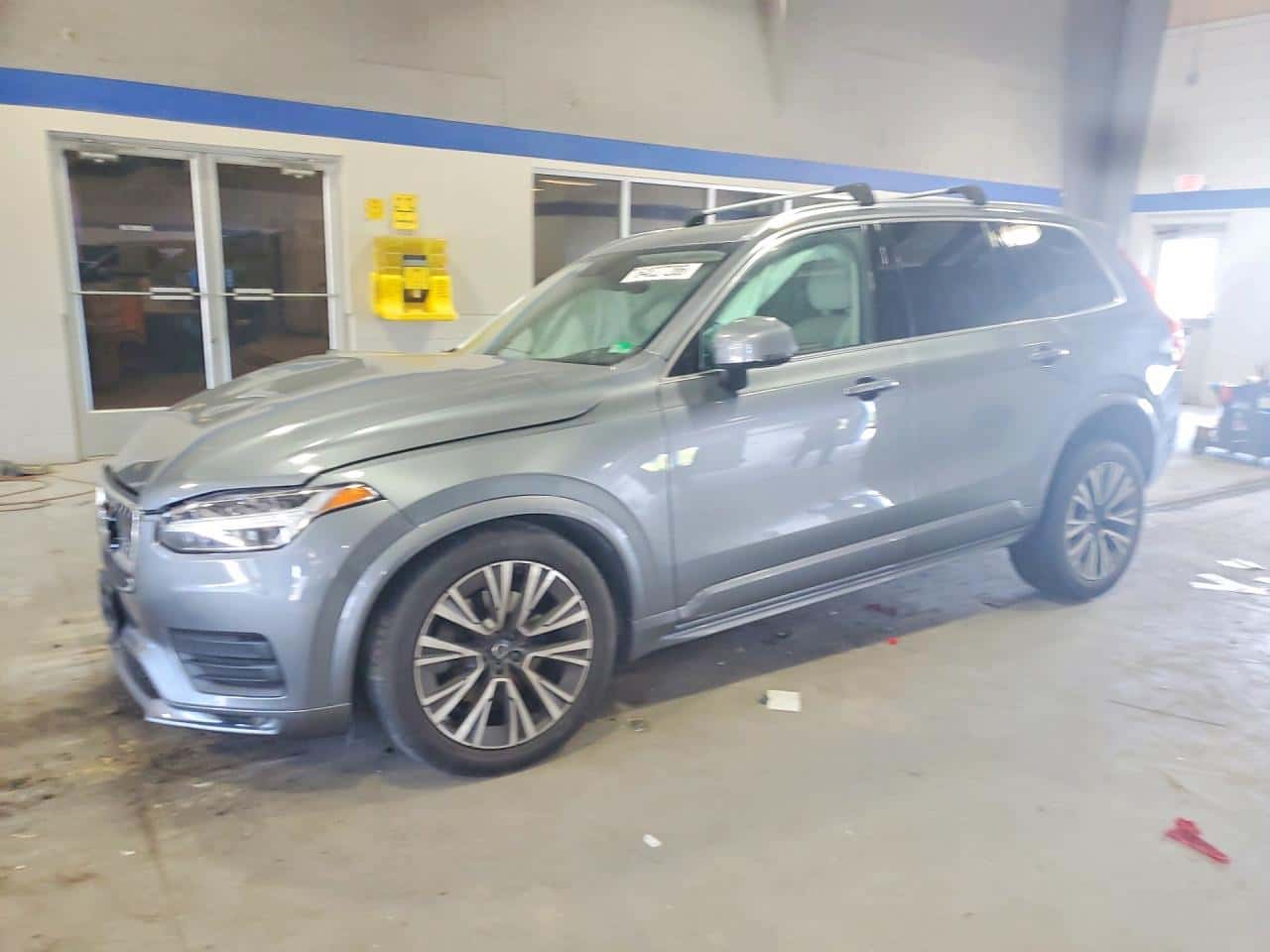 2020 Volvo XC90 — lot COPART #64027286, Avariat Față