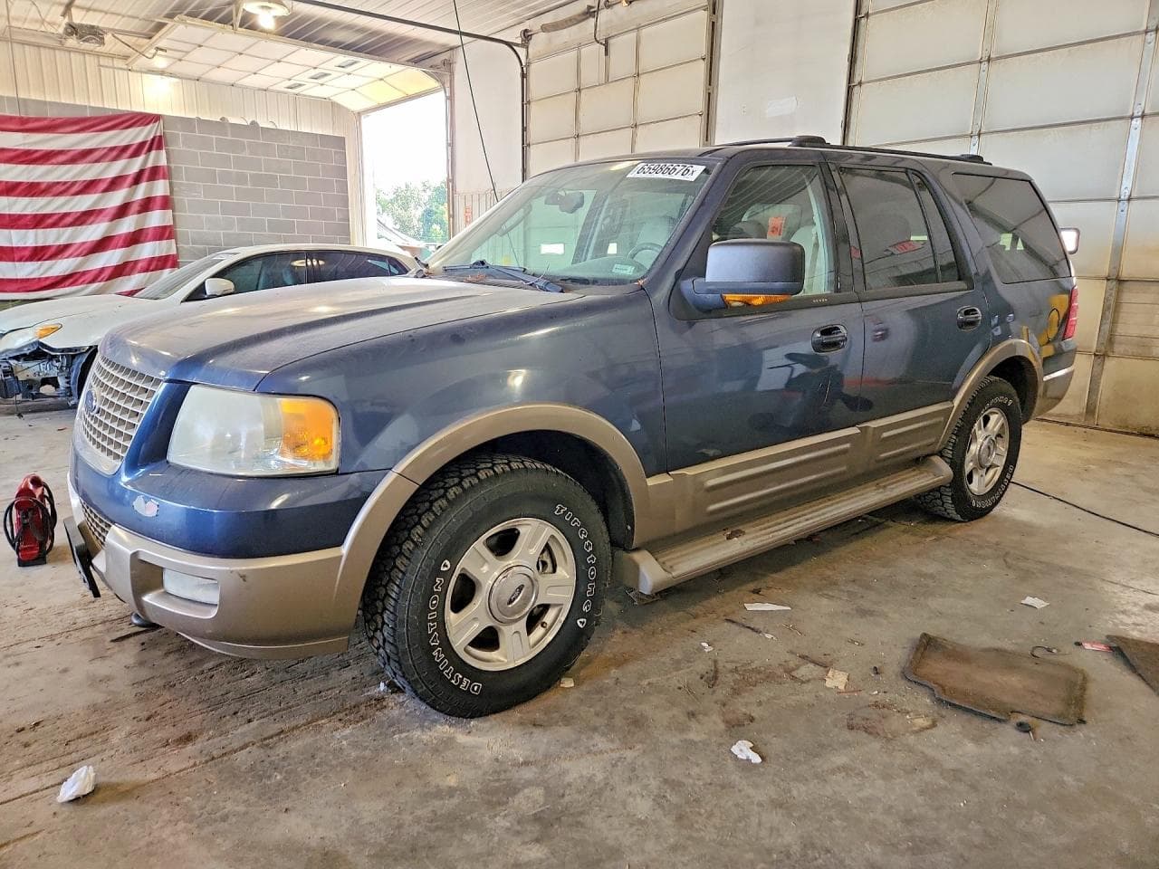 2004 Ford Expedition — lot COPART #65986676, Avariat Spate