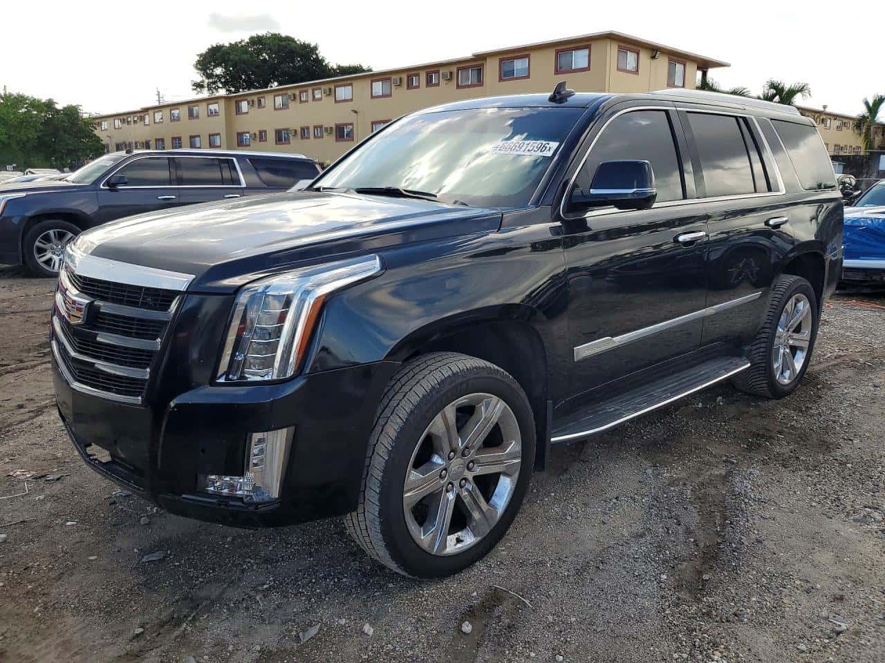 2017 Cadillac Escalade — lot COPART #66691596, Daune Minore
