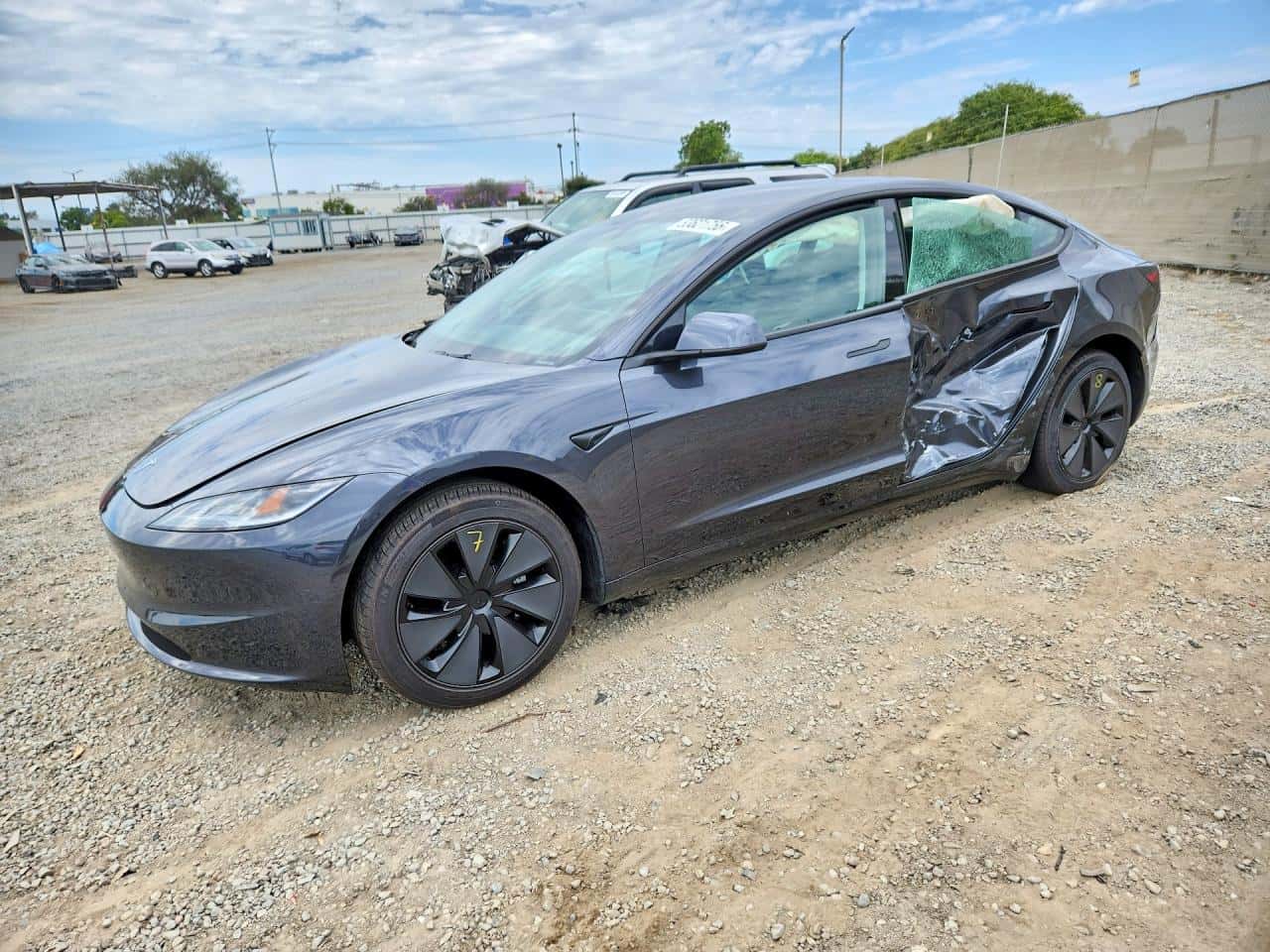 2025 Tesla Model 3 — lot COPART #63621756, Avariat Lateral