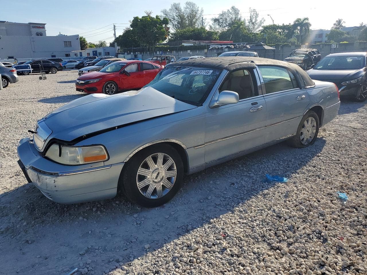 2005 Lincoln Town — lot COPART #64737746, Avarii Multiple