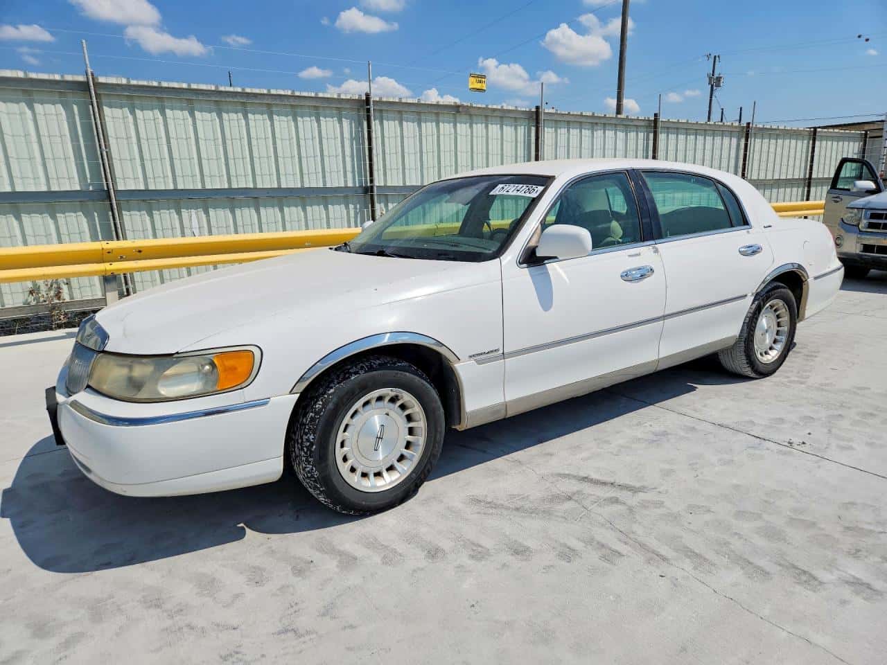 1998 Lincoln Town — lot COPART #67214786, Daune Minore