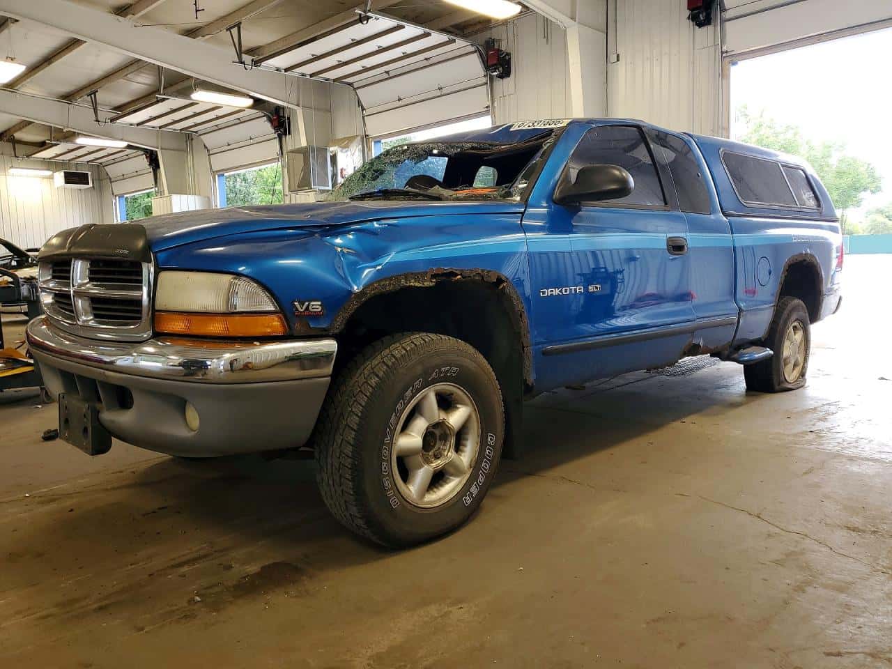 1998 Dodge Dakota — lot COPART #67331886, Avariat Plafon