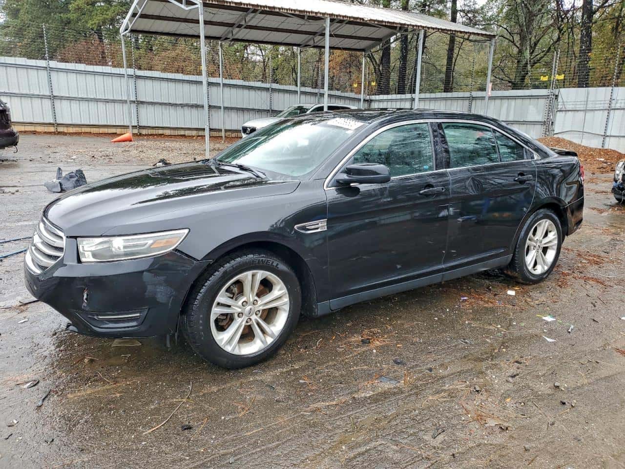 2015 Ford Taurus — lot COPART #94289805, Avariat Spate