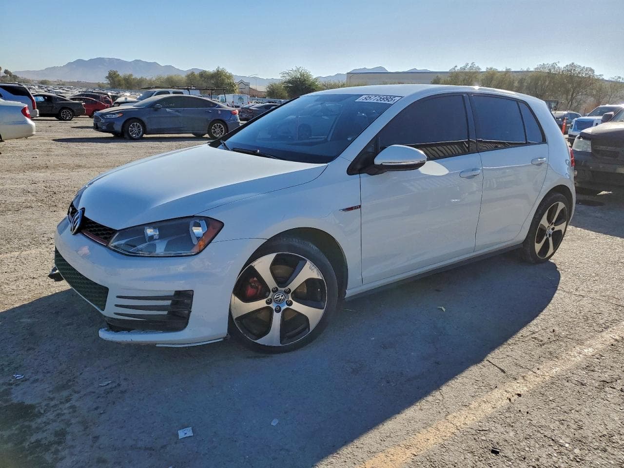 2017 Volkswagen GTI — lot COPART #95775995, Avariat Față